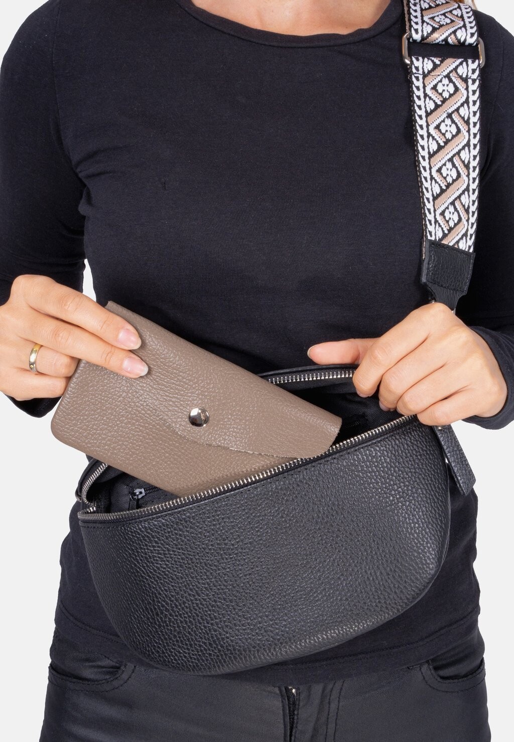 Кошелек SAKURA Seasons Of April, цвет taupe
Кошелек SAKURA Seasons Of April, цвет taupe