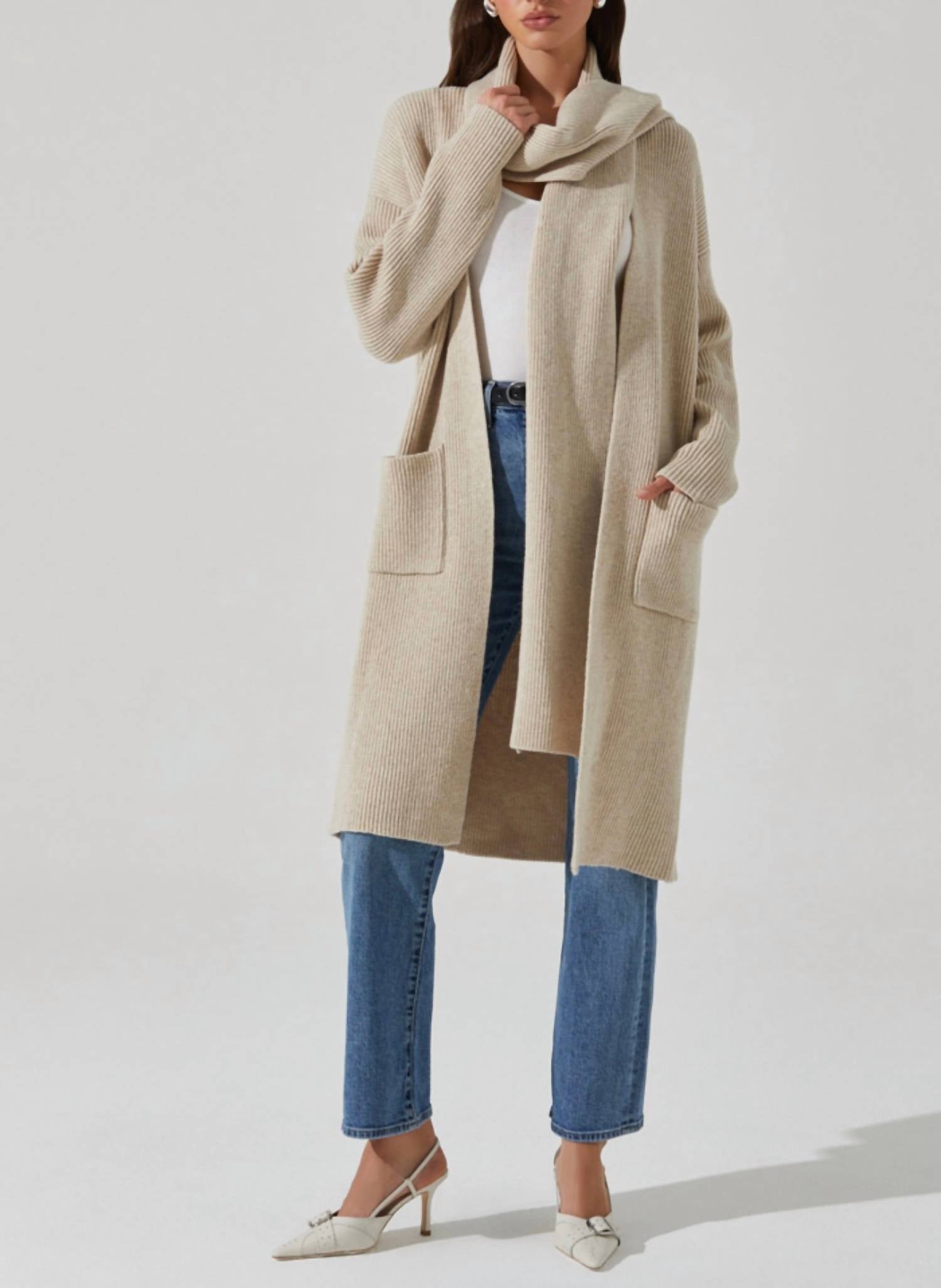 Кардиган Noemi с рубчиком в бежевом цвете ASTR
Кардиган Noemi с рубчиком в бежевом цвете ASTR