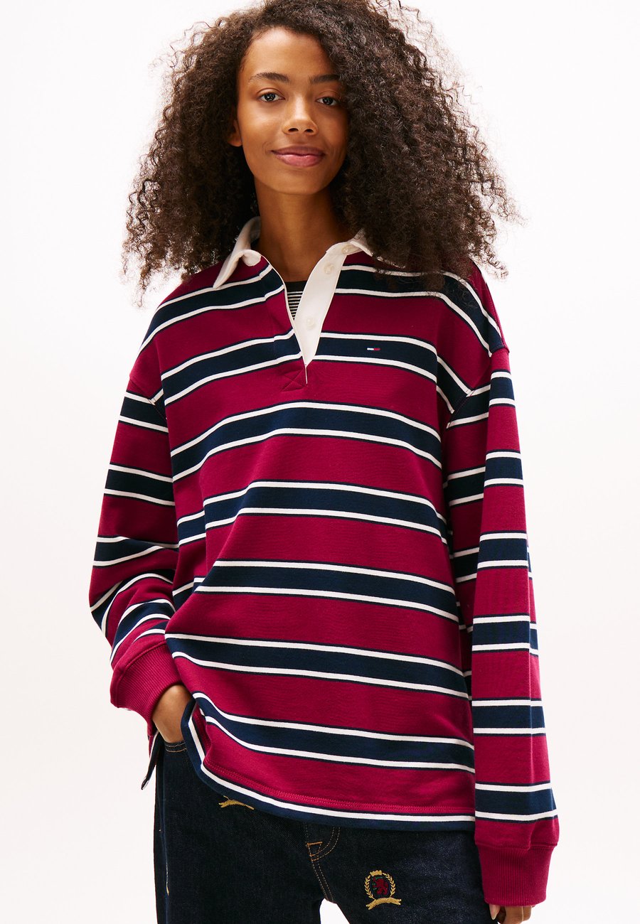 Топ Tommy Jeans RLX S-FLAG STRIPE RUGBY EXT, Lavish Cerise / Multi Stripe/Red
Топ Tommy Jeans RLX S-FLAG STRIPE RUGBY EXT, Lavish Cerise / Multi Stripe/Red