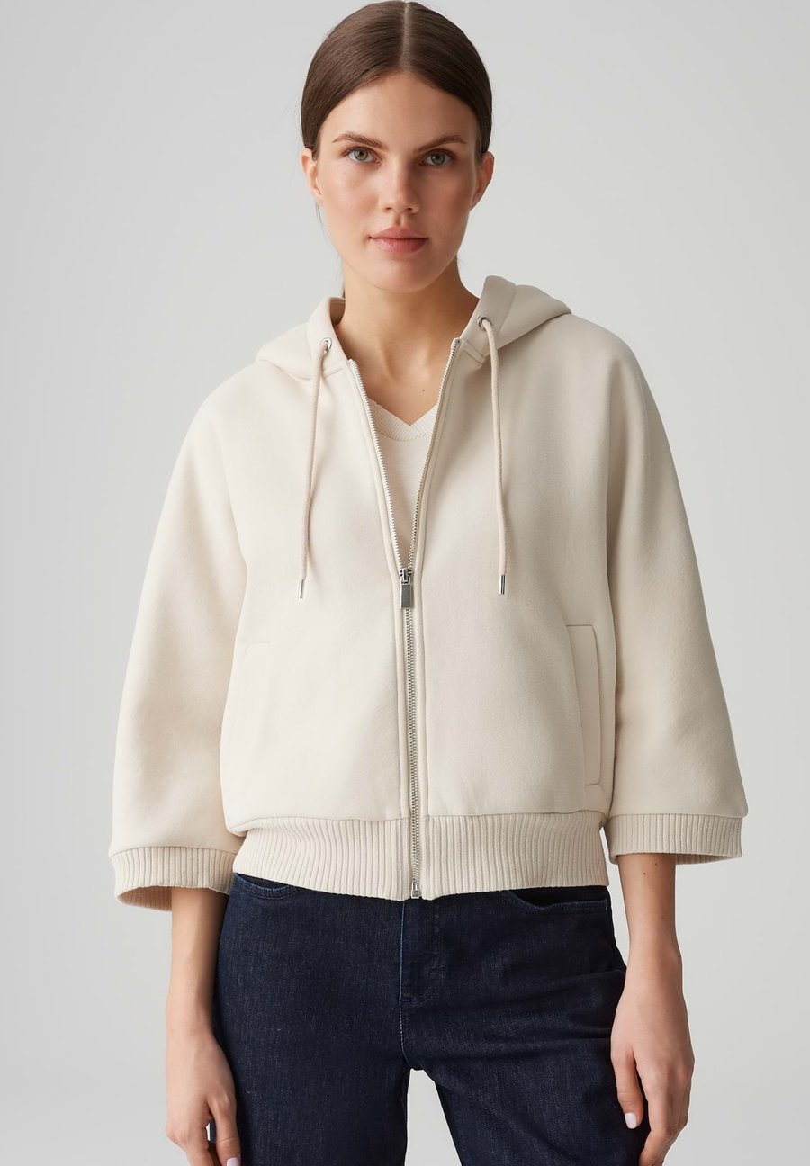 Толстовка OPUS SOFT LOOSE BATWING FIT, Natural Glaze/Beige
Толстовка OPUS SOFT LOOSE BATWING FIT, Natural Glaze/Beige