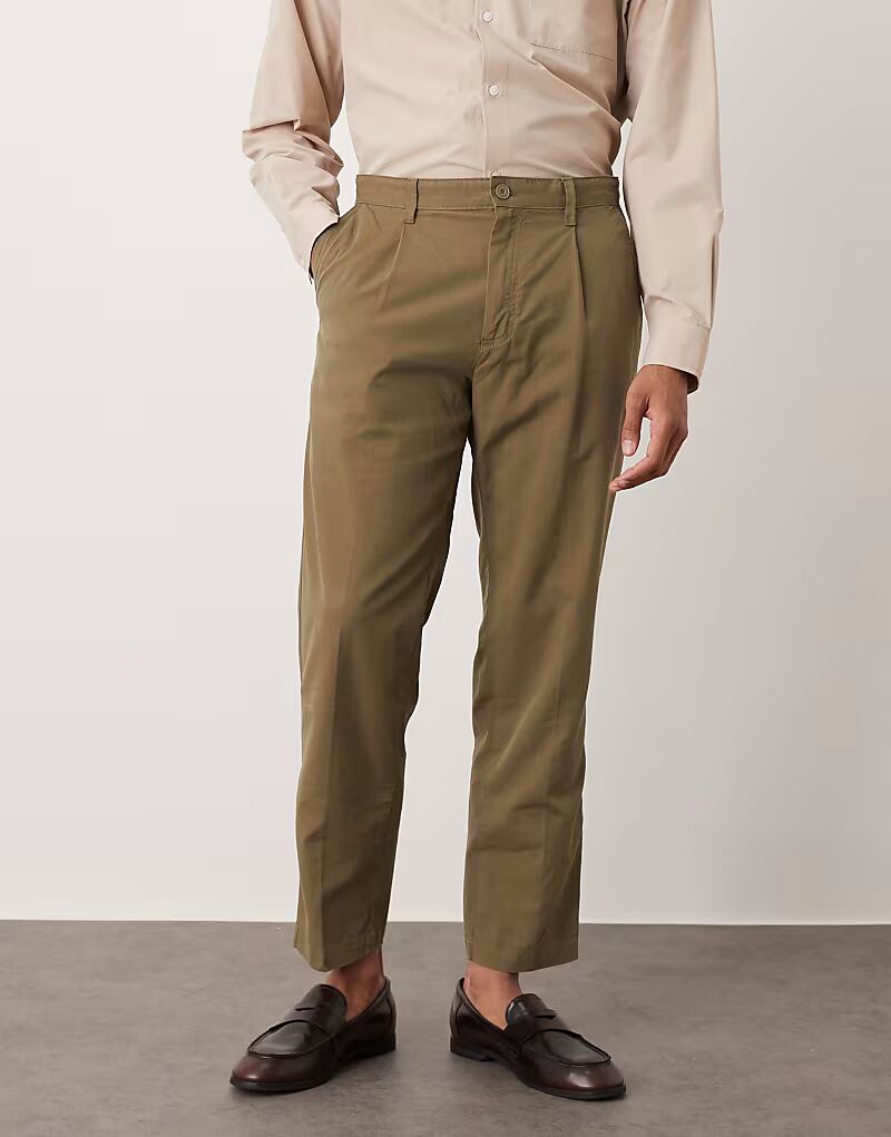 Брюки строгого кроя из смеси хлопка темно-зеленого цвета со складками спереди Mango
Брюки строгого кроя из смеси хлопка темно-зеленого цвета со складками спереди Mango