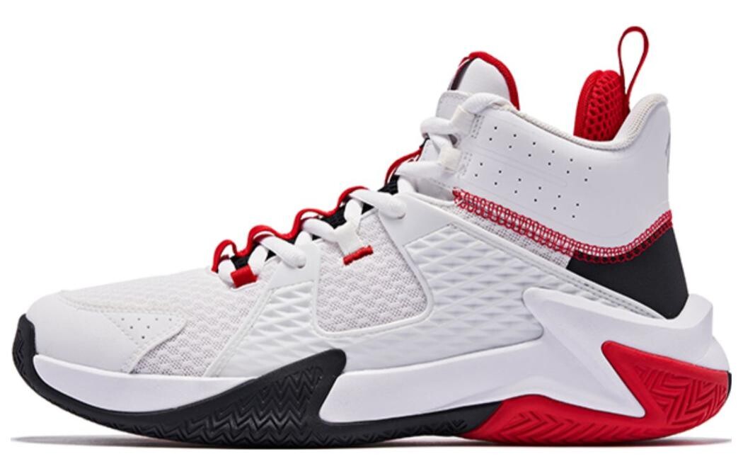 Баскетбольные кроссовки мужские среднего размера белые/красные Qiaodan
Баскетбольные кроссовки мужские среднего размера белые/красные Qiaodan