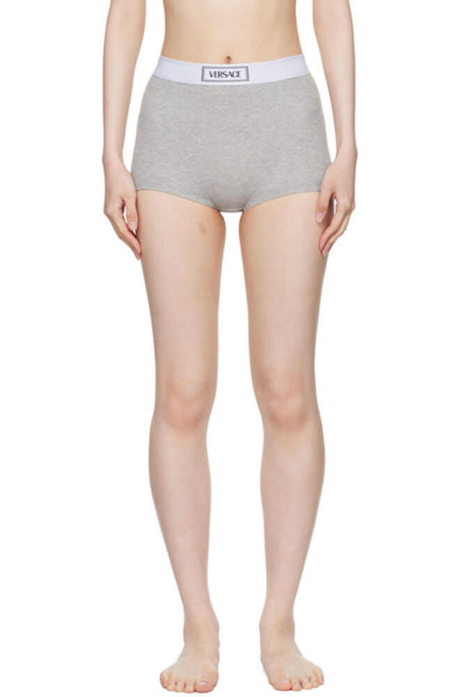 Серые шорты в стиле 90-х в винтажном стиле для мальчиков Versace Underwear
Серые шорты в стиле 90-х в винтажном стиле для мальчиков Versace Underwear