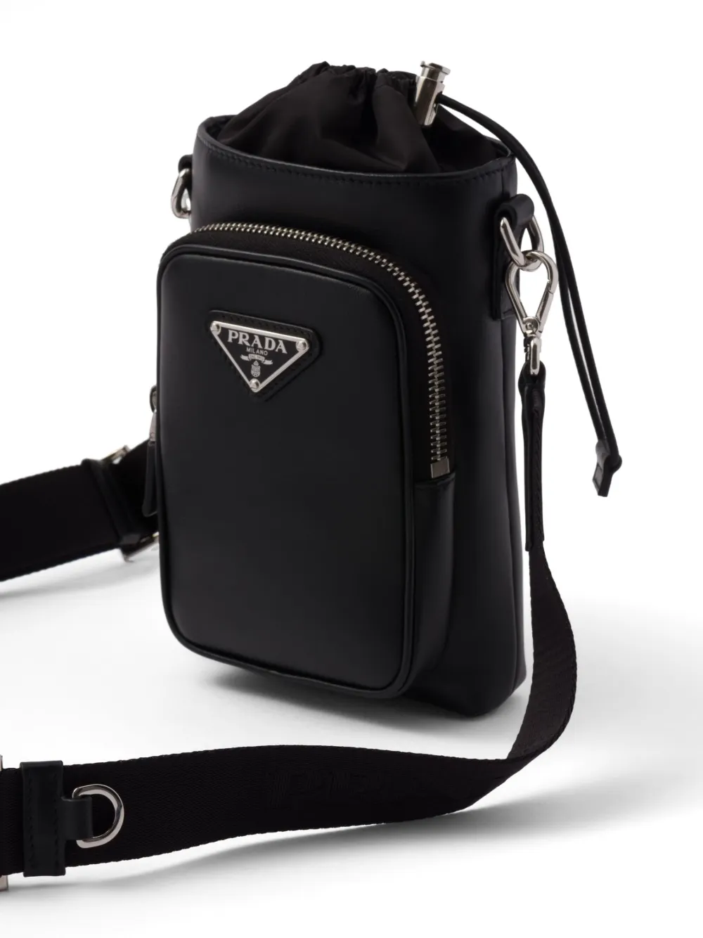 Чехол для смартфона с логотипом Prada, черный
Чехол для смартфона с логотипом Prada, черный