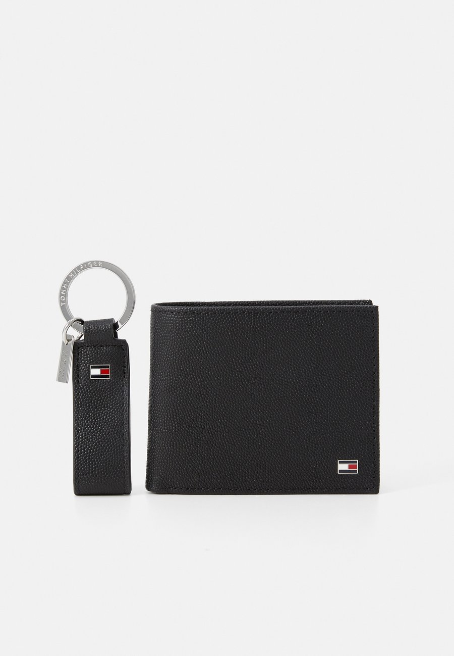 Кошелек Tommy Hilfiger FLAG MINI KEY SET, Black
Кошелек Tommy Hilfiger FLAG MINI KEY SET, Black