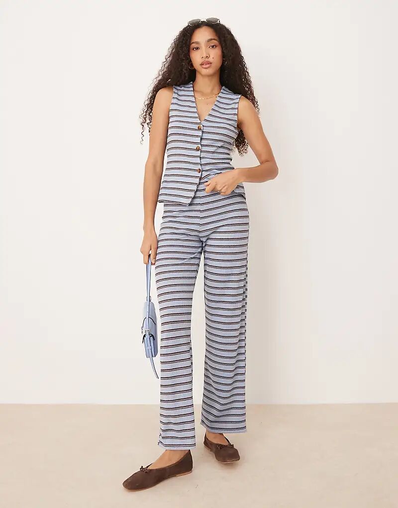 Широкие брюки ASOS DESIGN в коричнево-синую полоску
Широкие брюки ASOS DESIGN в коричнево-синую полоску