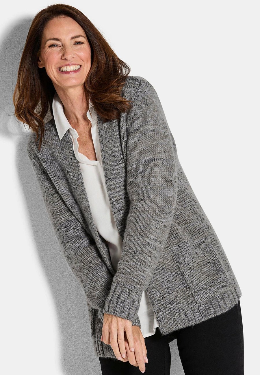 Кардиган GOLDNER MIT AUFGESETZTEN TASCHEN, Grey Patterned/Metallic Grey
Кардиган GOLDNER MIT AUFGESETZTEN TASCHEN, Grey Patterned/Metallic Grey