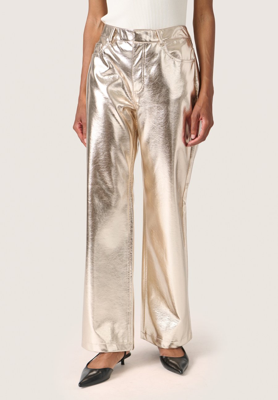 Брюки Soaked in Luxury DANILA, Gold/Gold-Coloured
Брюки Soaked in Luxury DANILA, Gold/Gold-Coloured