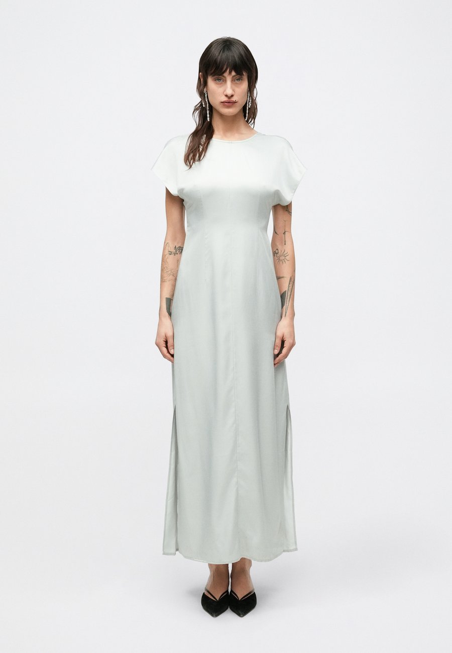 Платье DESIGNERS REMIX SPACE DRESS, Space Grey/Multi-Coloured
Платье DESIGNERS REMIX SPACE DRESS, Space Grey/Multi-Coloured