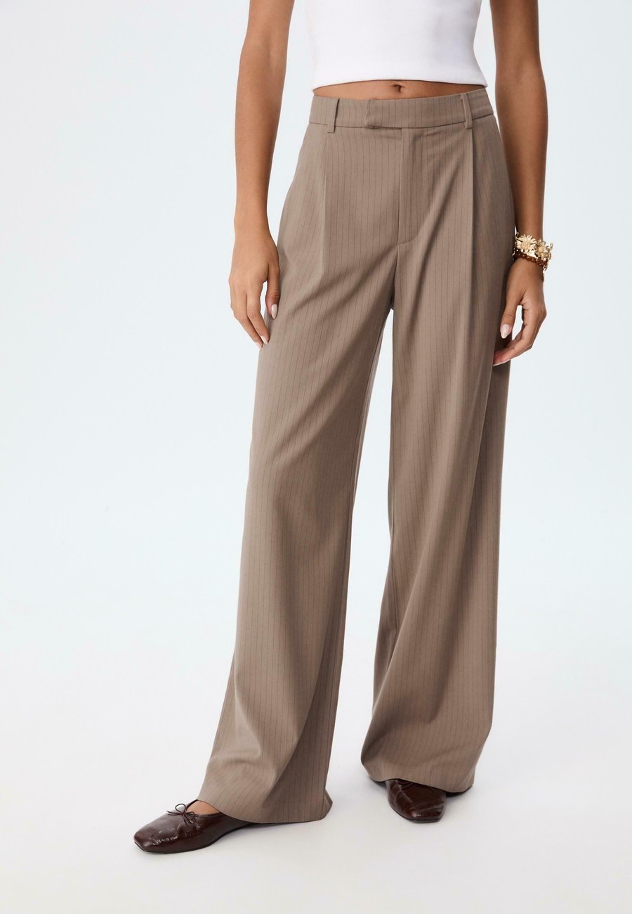 Брюки Stradivarius STRIPED WIDE-LEG, Mottled Brown
Брюки Stradivarius STRIPED WIDE-LEG, Mottled Brown