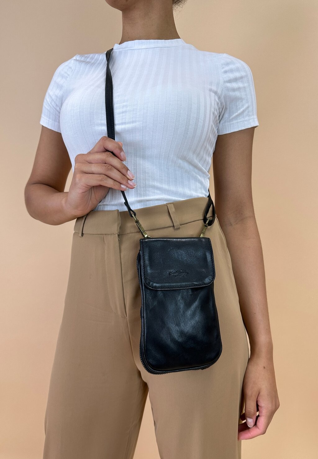 Сумка через плечо ESTERA Gusti Leder, цвет schwarz
Сумка через плечо ESTERA Gusti Leder, цвет schwarz