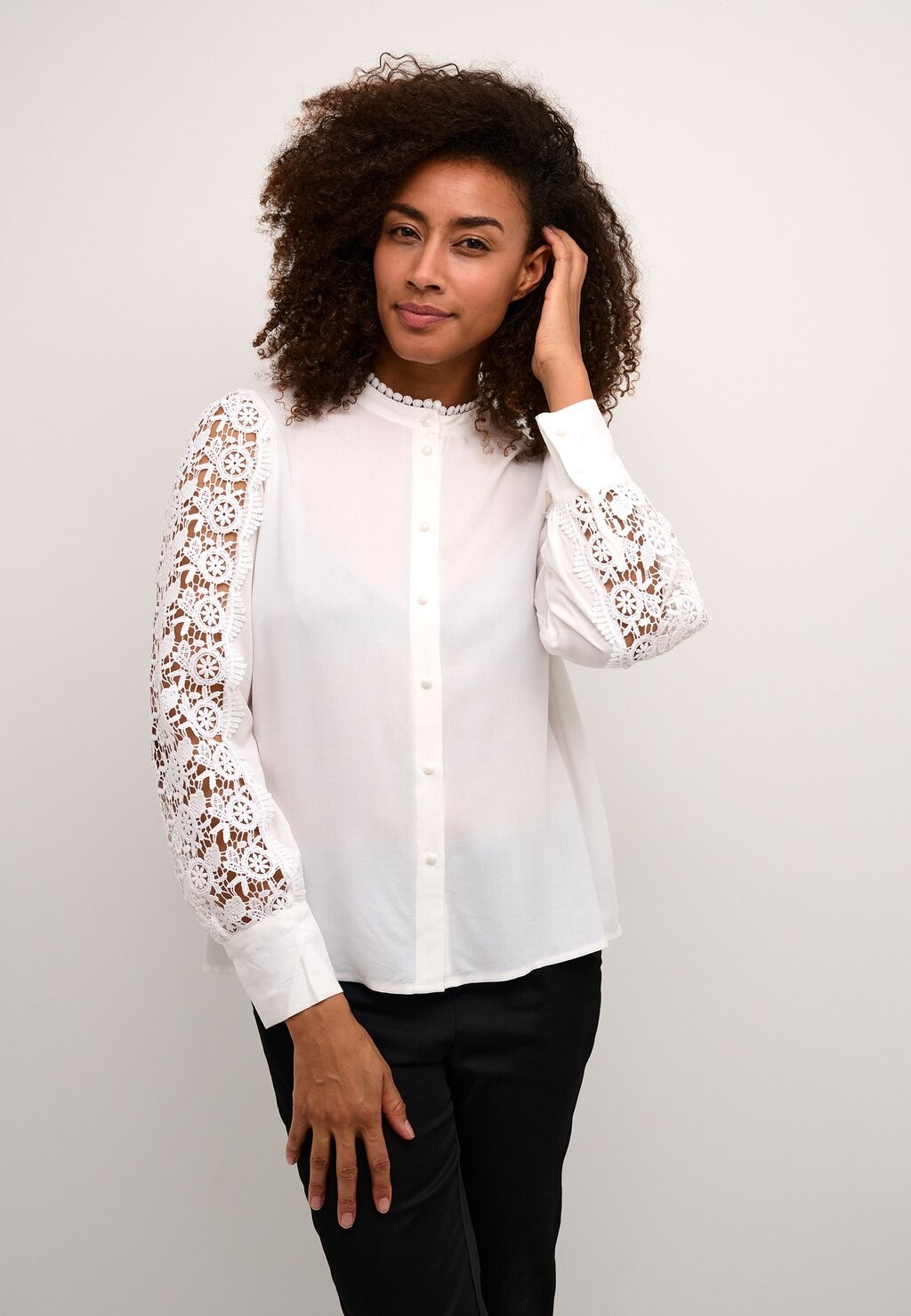 Блузка-рубашка BENTON Culture, цвет spring gardenia
Блузка-рубашка BENTON Culture, цвет spring gardenia