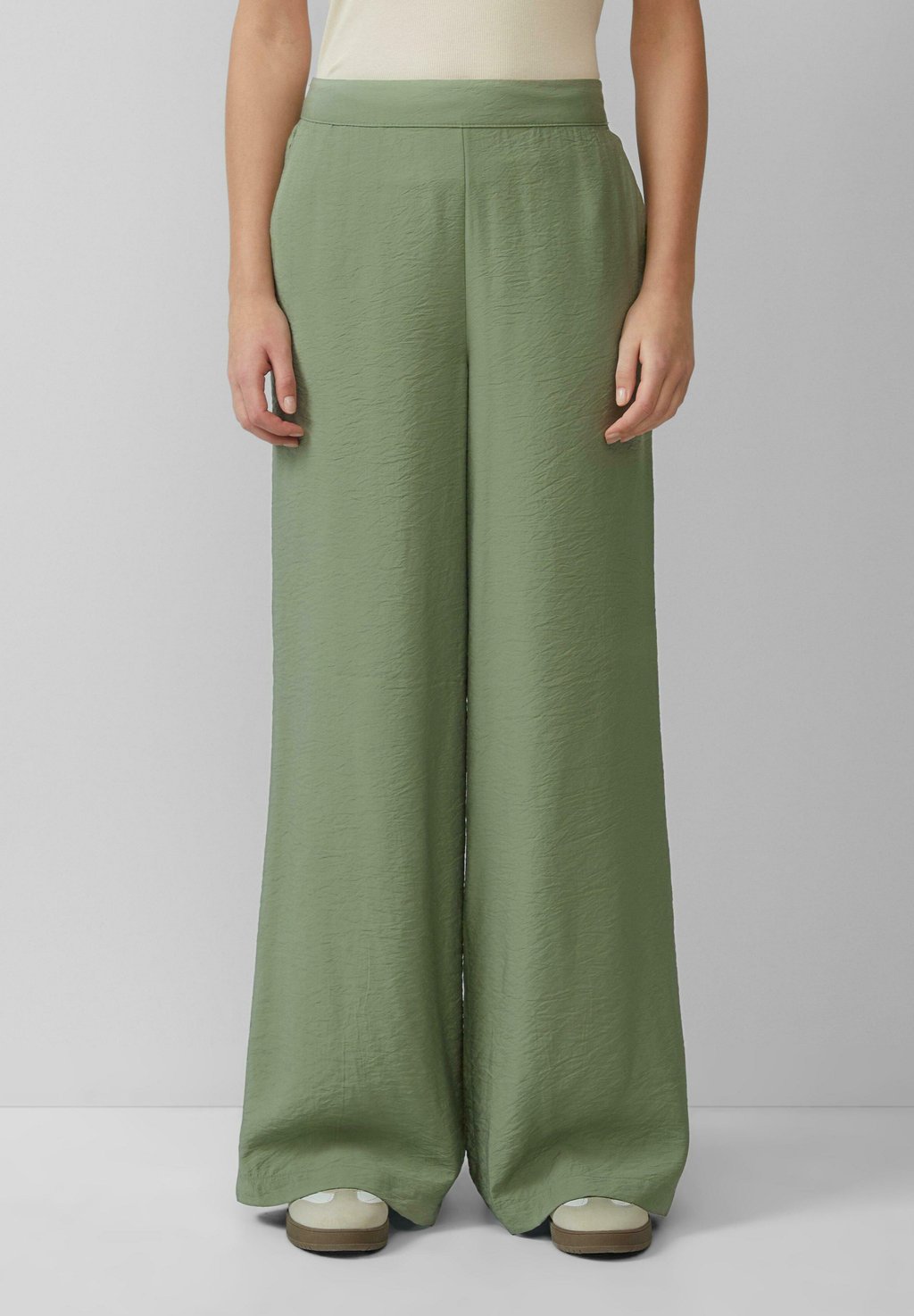 Брюки WIDE IM MIT ELASTIKBUND s.Oliver, зеленый
Брюки WIDE IM MIT ELASTIKBUND s.Oliver, зеленый