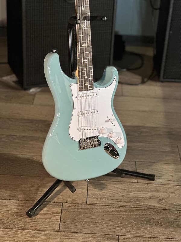 Электрогитара PRS SE Silver Sky, Rosewood Fretboard, Stone Blue #876 W/ Free Shipping
Электрогитара PRS SE Silver Sky, Rosewood Fretboard, Stone Blue #876 W/ Free Shipping