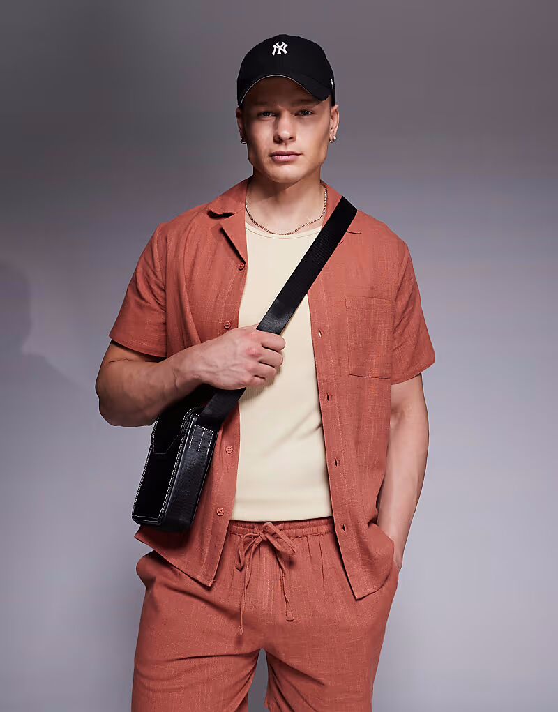 Пляжная рубашка South Beach с короткими рукавами цвета ржавчины
Пляжная рубашка South Beach с короткими рукавами цвета ржавчины