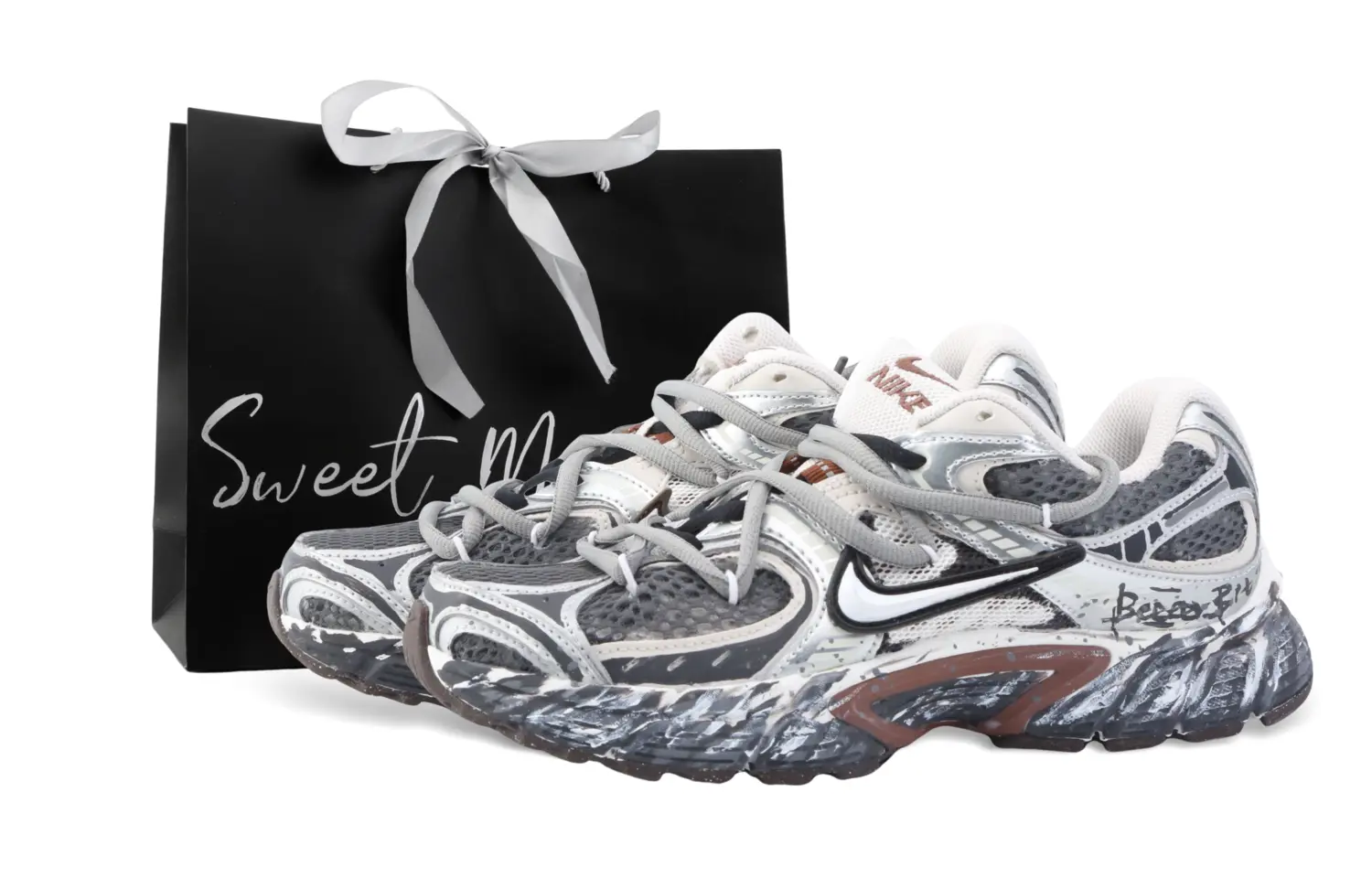 Nike V5 RNR дышащие низкие кроссовки для бега unisex серый серебристый
Nike V5 RNR дышащие низкие кроссовки для бега unisex серый серебристый