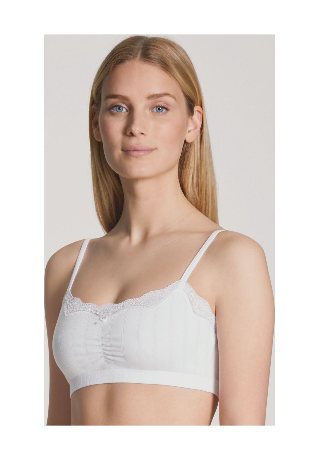 Женское бюстье Etude Toujours на тонких бретелях с кружевом и бантом CALIDA, белый