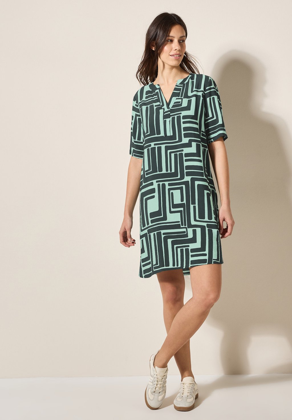 Повседневное платье GEMUSTERTES STRUKTUR Cecil, темно-зеленый
Повседневное платье GEMUSTERTES STRUKTUR Cecil, темно-зеленый