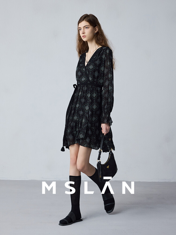 Платье Mslan с V-образным вырезом и запахом, черный
Платье Mslan с V-образным вырезом и запахом, черный