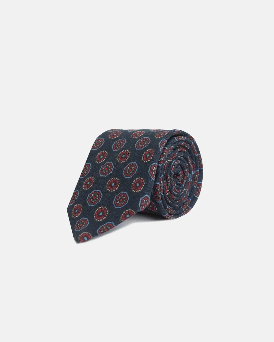 Галстук с английскими мотивами темно-синего цвета Silbon
Галстук с английскими мотивами темно-синего цвета Silbon