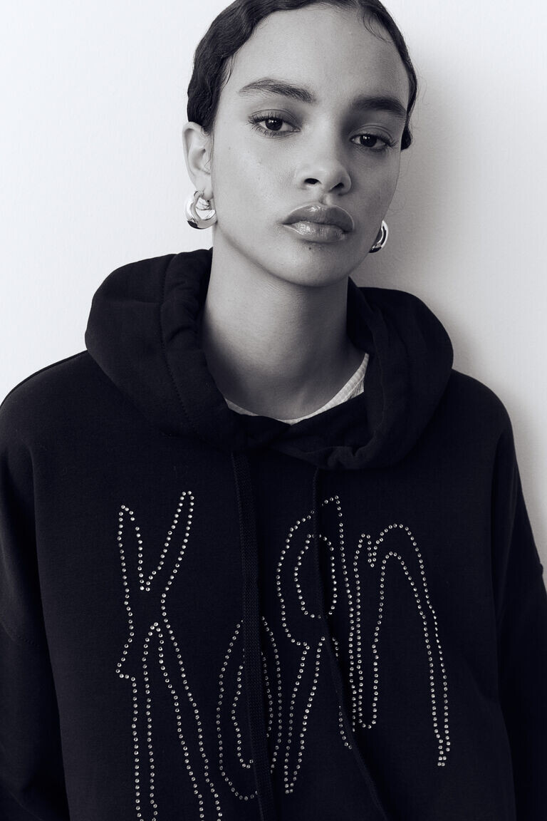 Толстовка оверсайз с принтом H&M, черный
Толстовка оверсайз с принтом H&M, черный