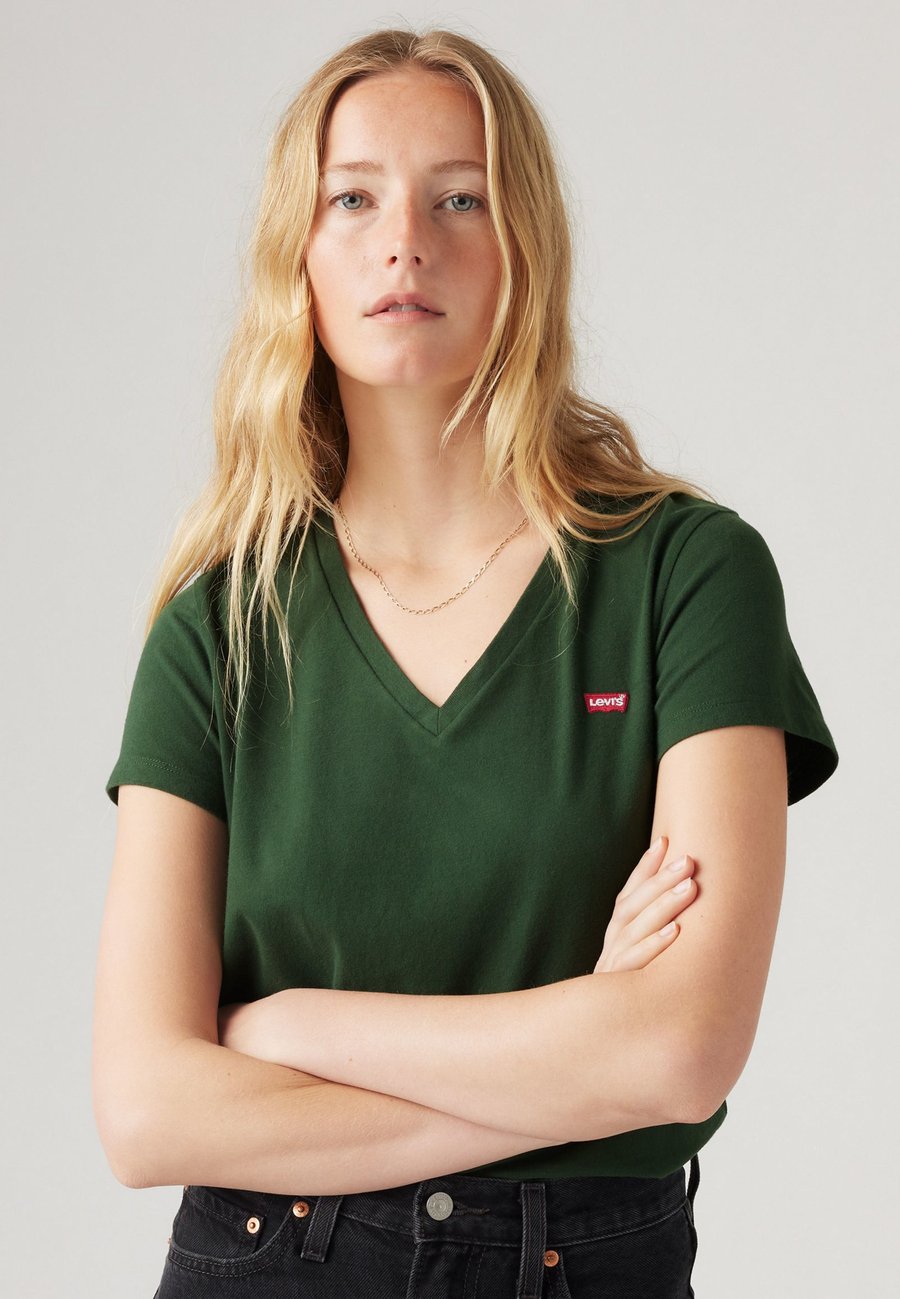 Футболка Levi's PERFECT VNECK, Mountain View/Dark Green, Зеленый, Футболка Levi's PERFECT VNECK, Mountain View/Dark Green
Футболка Levi's PERFECT VNECK, Mountain View/Dark Green, Зеленый, Футболка Levi's PERFECT VNECK, Mountain View/Dark Green