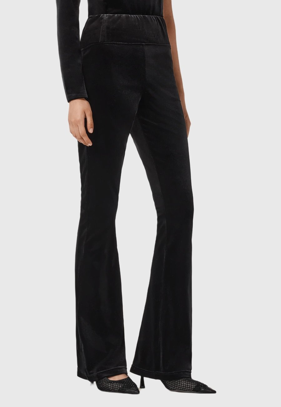 Брюки AllSaints ZANNI FLARE TROUSER, Velvet Black/Black
Брюки AllSaints ZANNI FLARE TROUSER, Velvet Black/Black