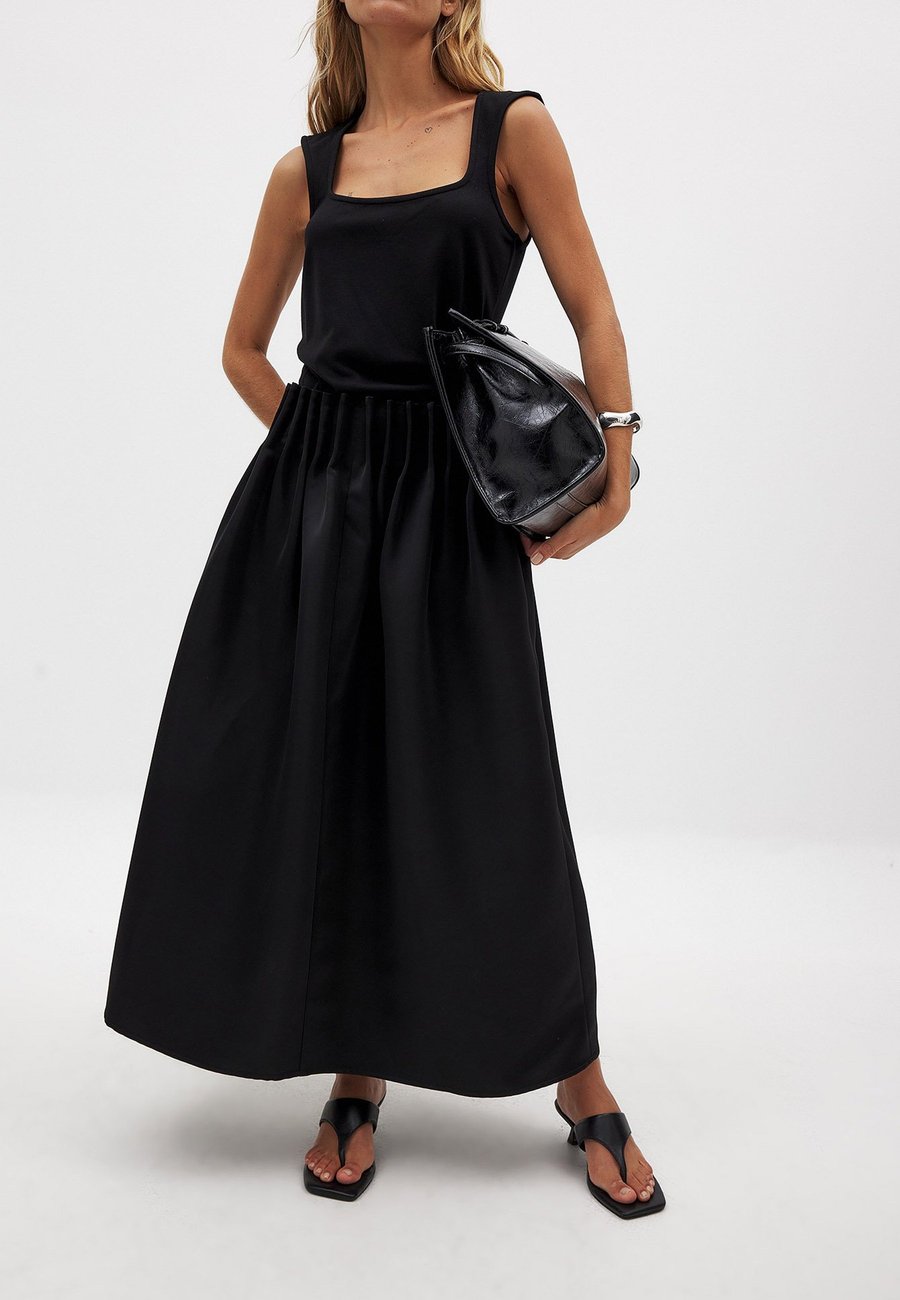 Юбка NA-KD Pleated skirt, Black
Юбка NA-KD Pleated skirt, Black