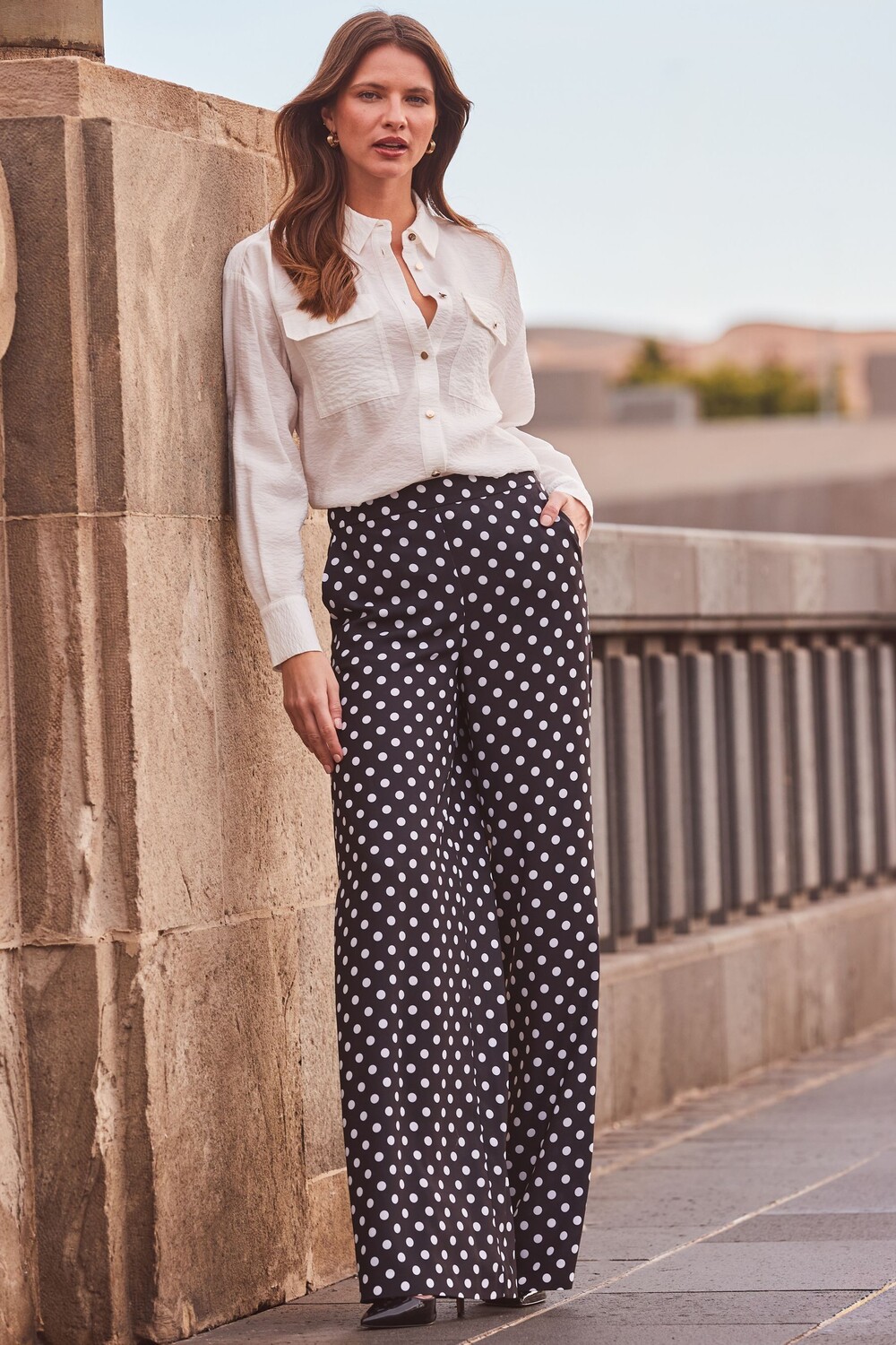 Широкие брюки Sosandar, черный
Широкие брюки Sosandar, черный