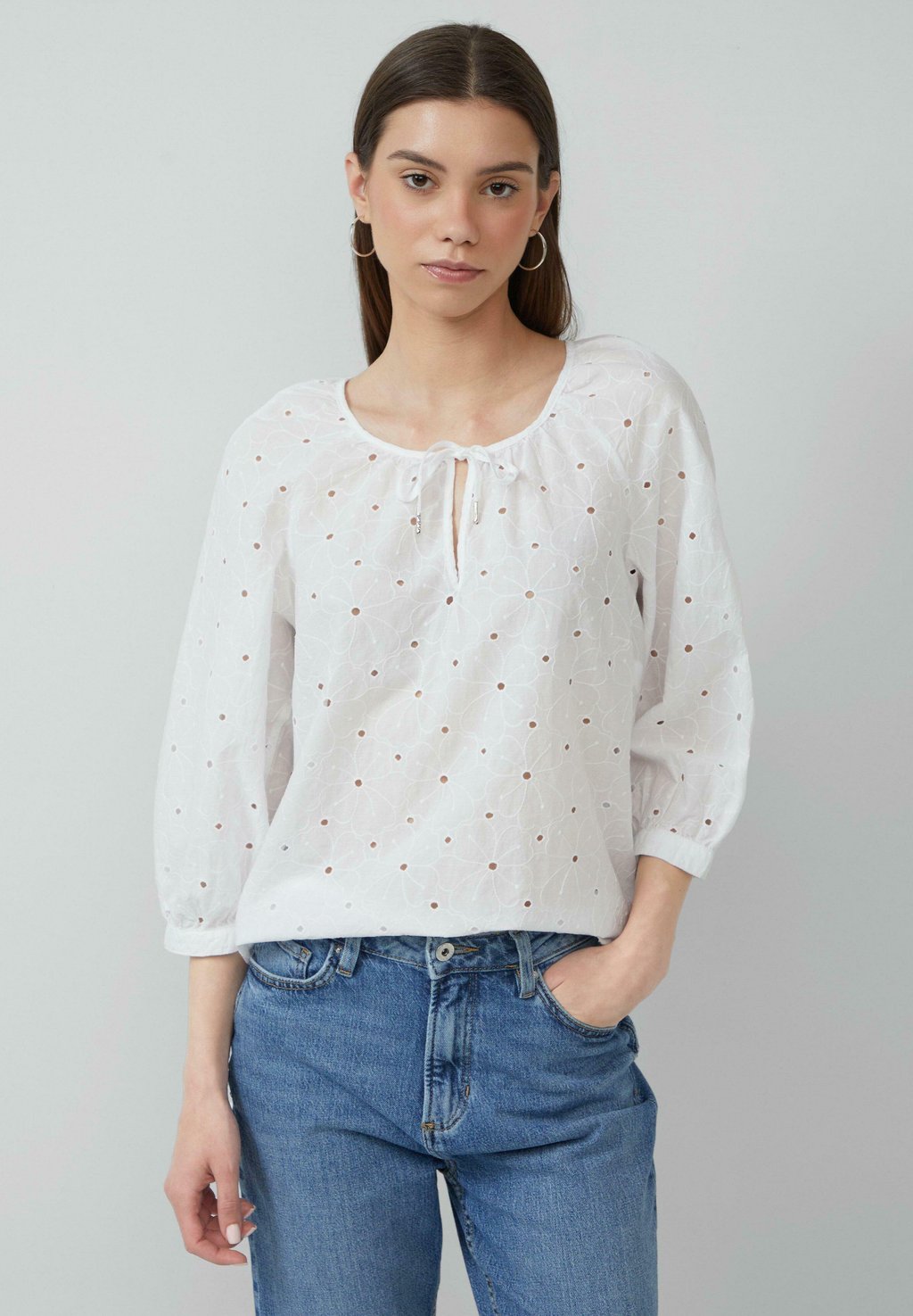 Блуза MIT LOCHSTICKEREI QS, белый
Блуза MIT LOCHSTICKEREI QS, белый