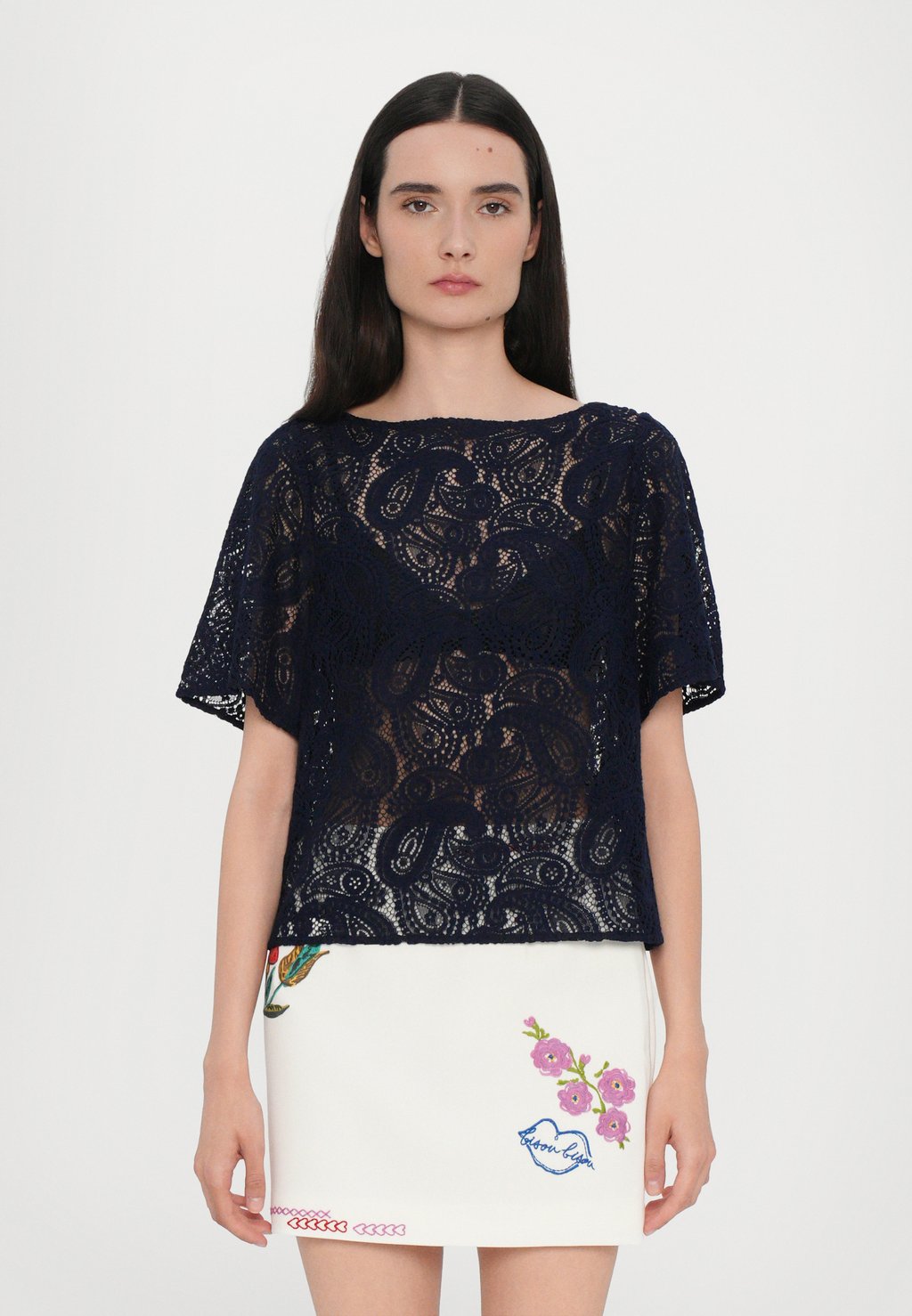 Блуза MERA Baum und Pferdgarten, темно-синий
Блуза MERA Baum und Pferdgarten, темно-синий