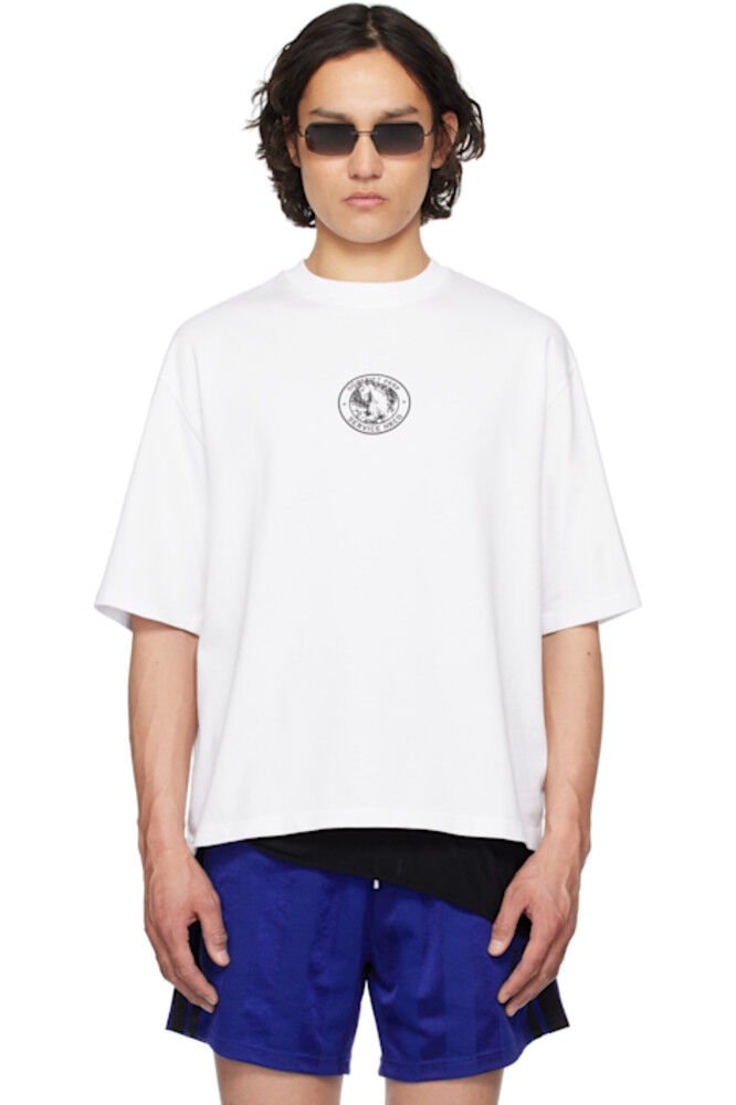 Белая футболка оверсайз с принтом «Офицер» Han Kjobenhavn
Белая футболка оверсайз с принтом «Офицер» Han Kjobenhavn