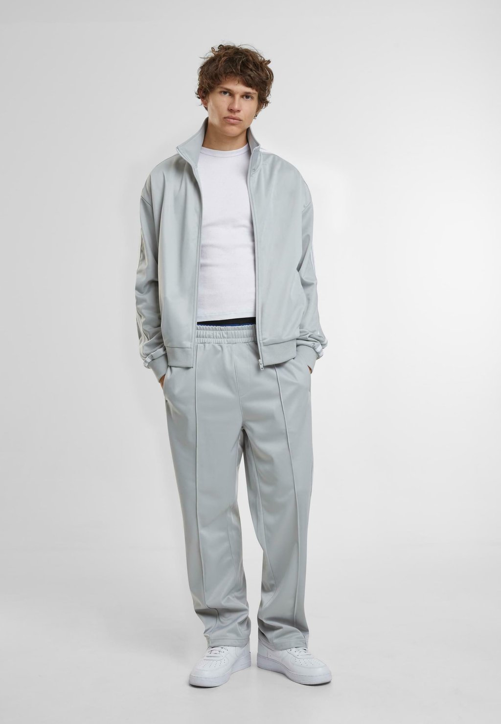 Тренировочная куртка Urban Classics, светло-серый 
Тренировочная куртка Urban Classics, светло-серый