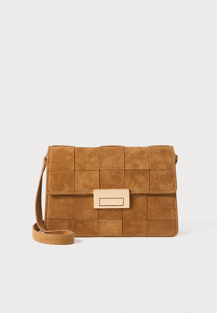 Сумка кросс-боди Loeffler Randall DELPHINE , Toffee/Beige
Сумка кросс-боди Loeffler Randall DELPHINE , Toffee/Beige
