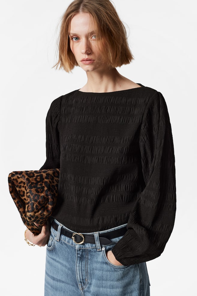 Топ со сборками и вырезом-лодочкой & Other Stories, черный
Топ со сборками и вырезом-лодочкой & Other Stories, черный