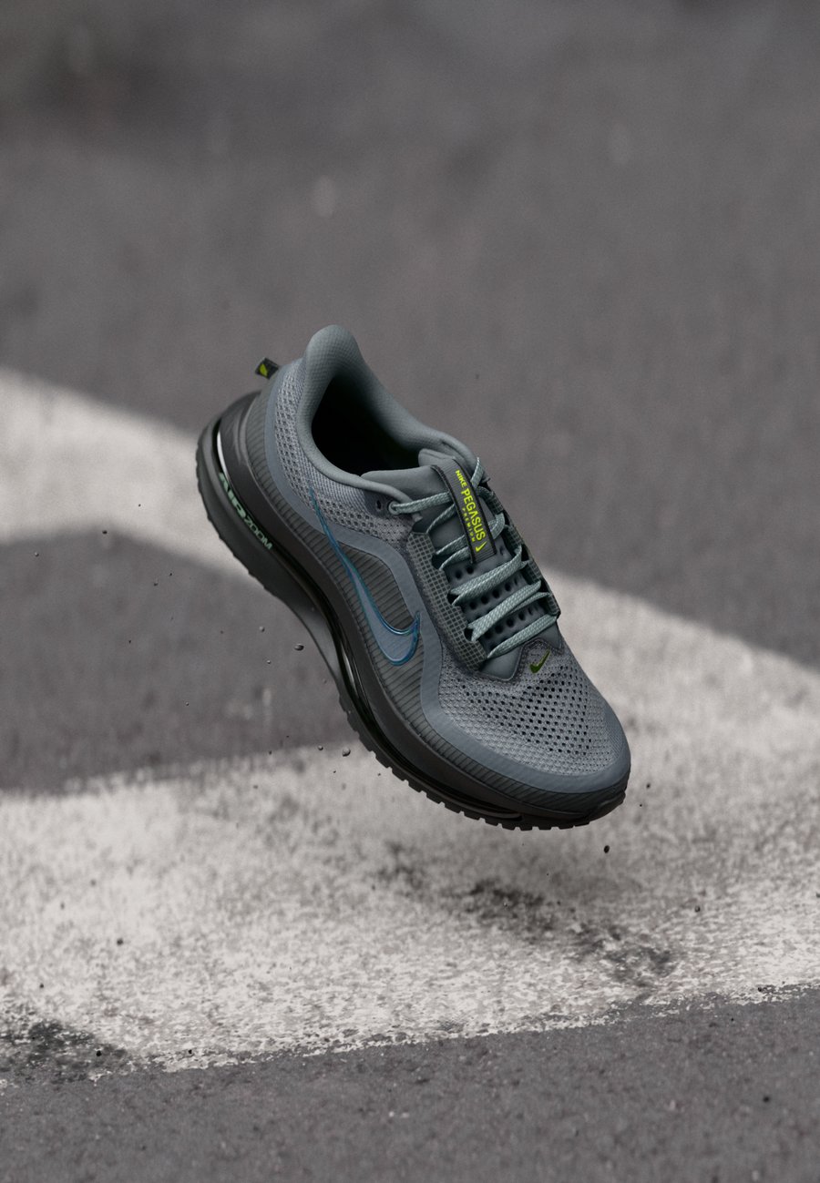 Кроссовки Nike Performance PEGASUS PREMIUM, Smoke Grey/Black/Volt/Grey
Кроссовки Nike Performance PEGASUS PREMIUM, Smoke Grey/Black/Volt/Grey