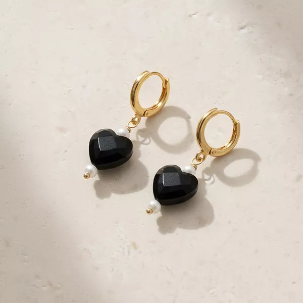 Серьги Kuro для женщин с позолотой 18 карат, пресноводным жемчугом Huggies и подвеской в виде черного сердца Joey Baby, black
Серьги Kuro для женщин с позолотой 18 карат, пресноводным жемчугом Huggies и подвеской в виде черного сердца Joey Baby, black