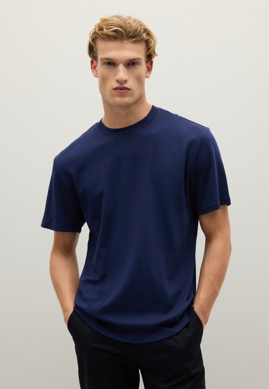 Футболка PIOMBO REGULAR FIT, Dark Blue
Футболка PIOMBO REGULAR FIT, Dark Blue