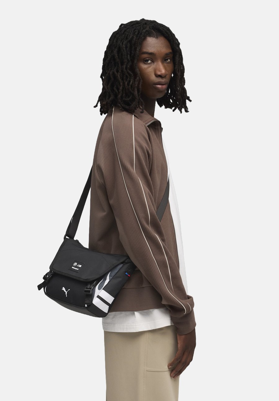 Сумка кросс-боди Puma BMW MOTORSPORT KLEINE MESSENGER, Black
Сумка кросс-боди Puma BMW MOTORSPORT KLEINE MESSENGER, Black