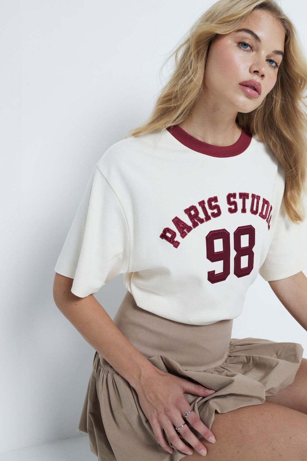 Футболка из 100% хлопка с принтом местоположения River Island, бежевый
Футболка из 100% хлопка с принтом местоположения River Island, бежевый