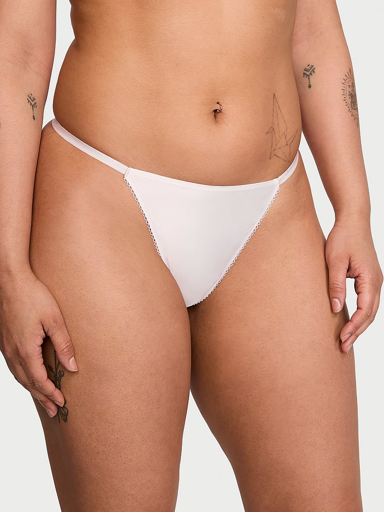 Трусики-Стринги с V-образным вырезом и бантом на спине Dream Angels, ruffle veil coconut white
Трусики-Стринги с V-образным вырезом и бантом на спине Dream Angels, ruffle veil coconut white