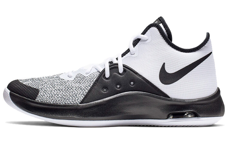 Баскетбольные кроссовки Nike Air Versitile 3 унисекс
Баскетбольные кроссовки Nike Air Versitile 3 унисекс