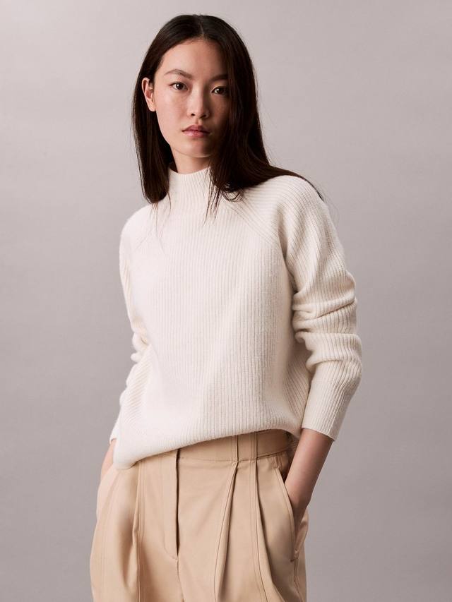 Мягкий ребристый вязаный джемпер Calvin Klein, Tofu
Мягкий ребристый вязаный джемпер Calvin Klein, Tofu