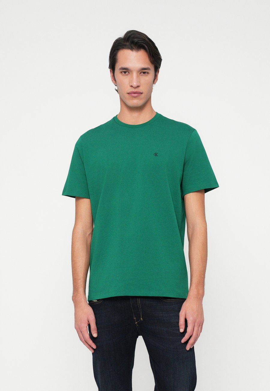 Футболка Calvin Klein Jeans CLASSIC MONOGRAM TEE, Deco Green/Green, Зеленый, Футболка Calvin Klein Jeans CLASSIC MONOGRAM TEE, Deco Green/Green
Футболка Calvin Klein Jeans CLASSIC MONOGRAM TEE, Deco Green/Green, Зеленый, Футболка Calvin Klein Jeans CLASSIC MONOGRAM TEE, Deco Green/Green