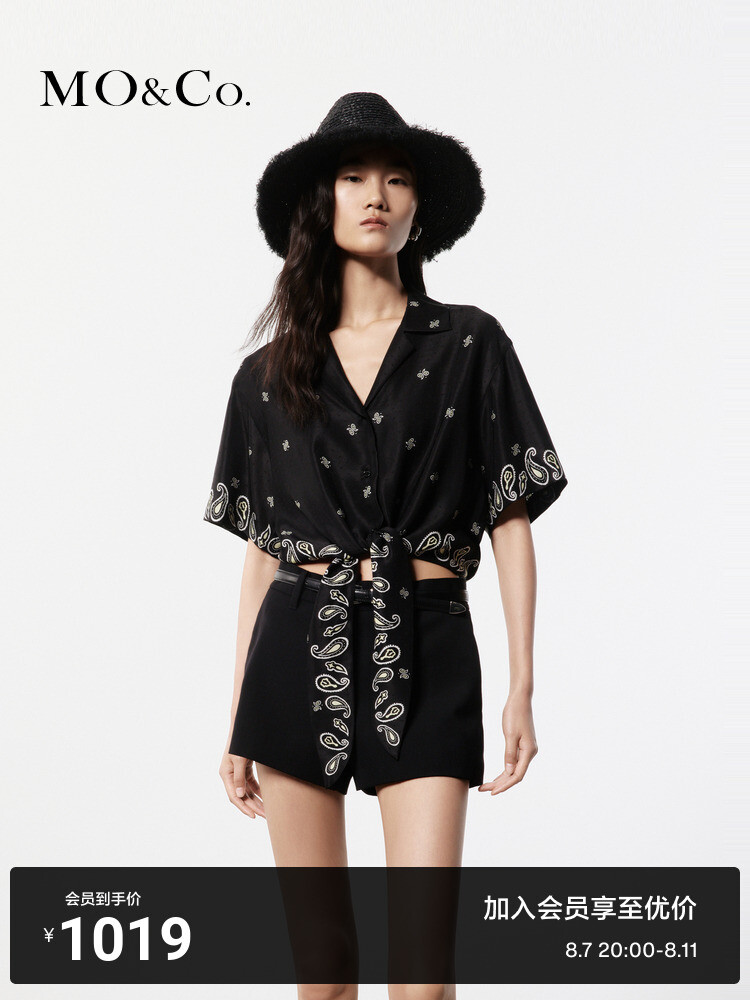 Топ короткий Moco Moanke с завязками, черный / белый
Топ короткий Moco Moanke с завязками, черный / белый