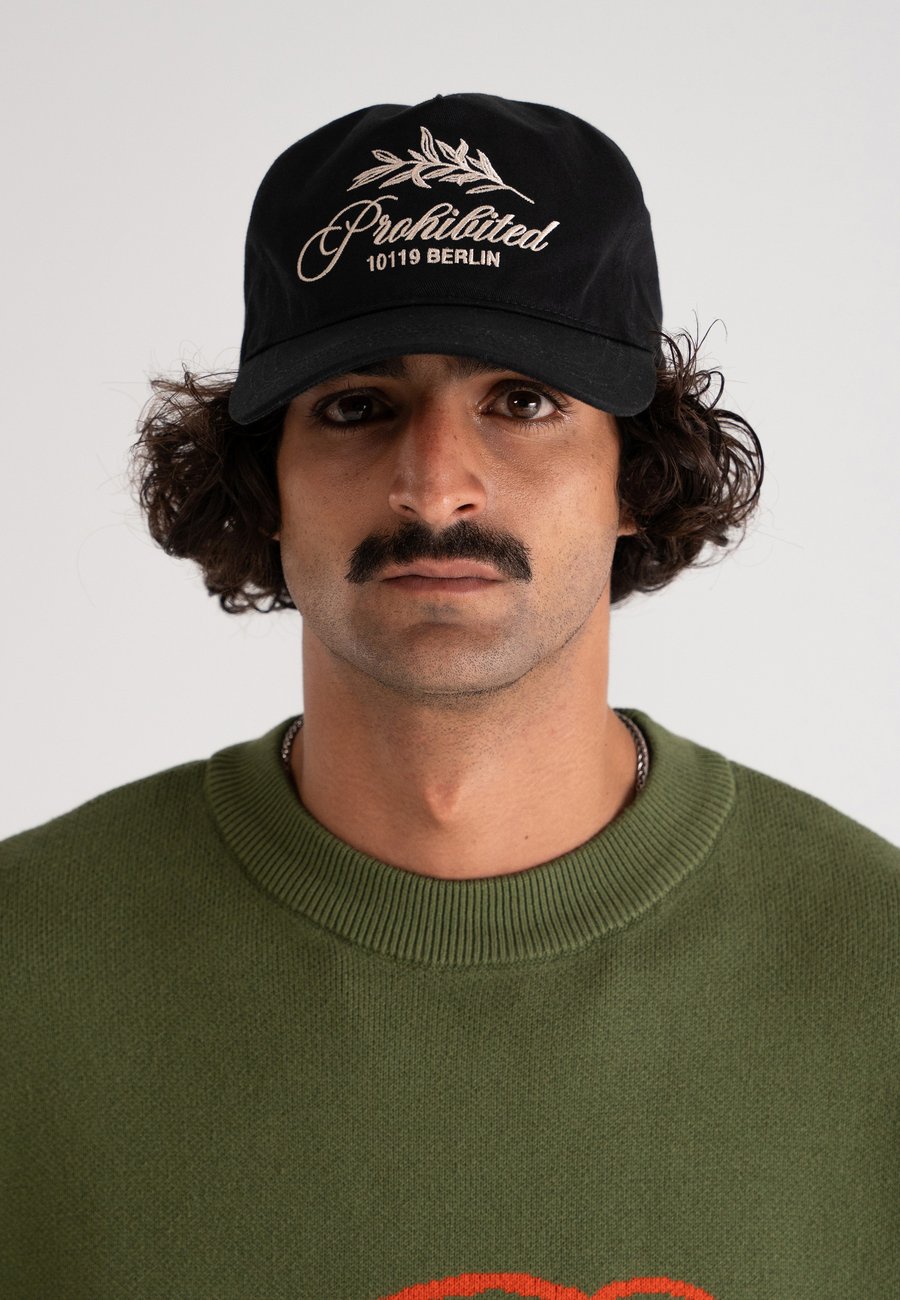 Бейсболка PROHIBITED LEAF , Black
Бейсболка PROHIBITED LEAF , Black