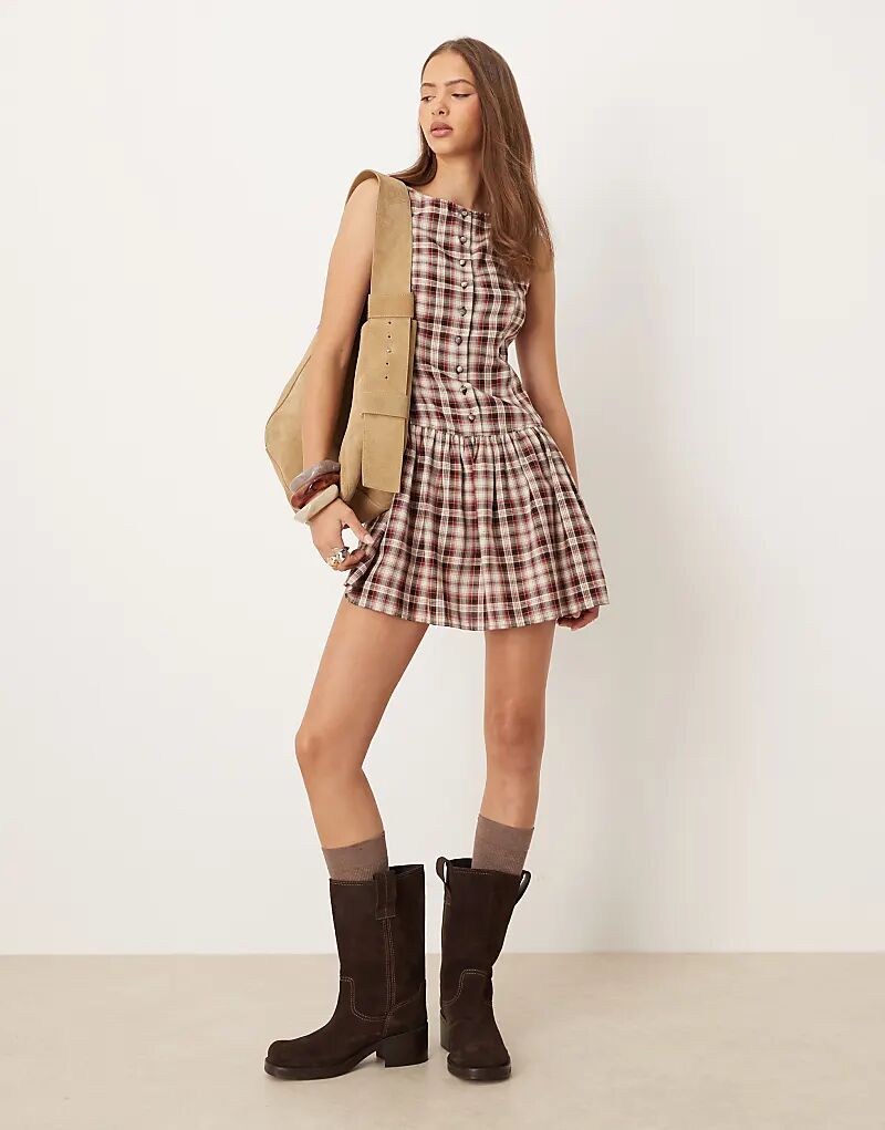Мини-платье ASOS DESIGN с заниженной талией, разрезом по горловине, застежкой на пуговицы и в красную клетку
Мини-платье ASOS DESIGN с заниженной талией, разрезом по горловине, застежкой на пуговицы и в красную клетку