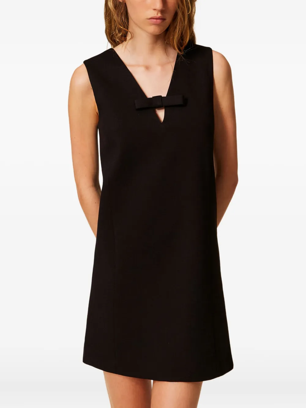 Мини-платье без рукавов с бантом TWINSET, черный
Мини-платье без рукавов с бантом TWINSET, черный