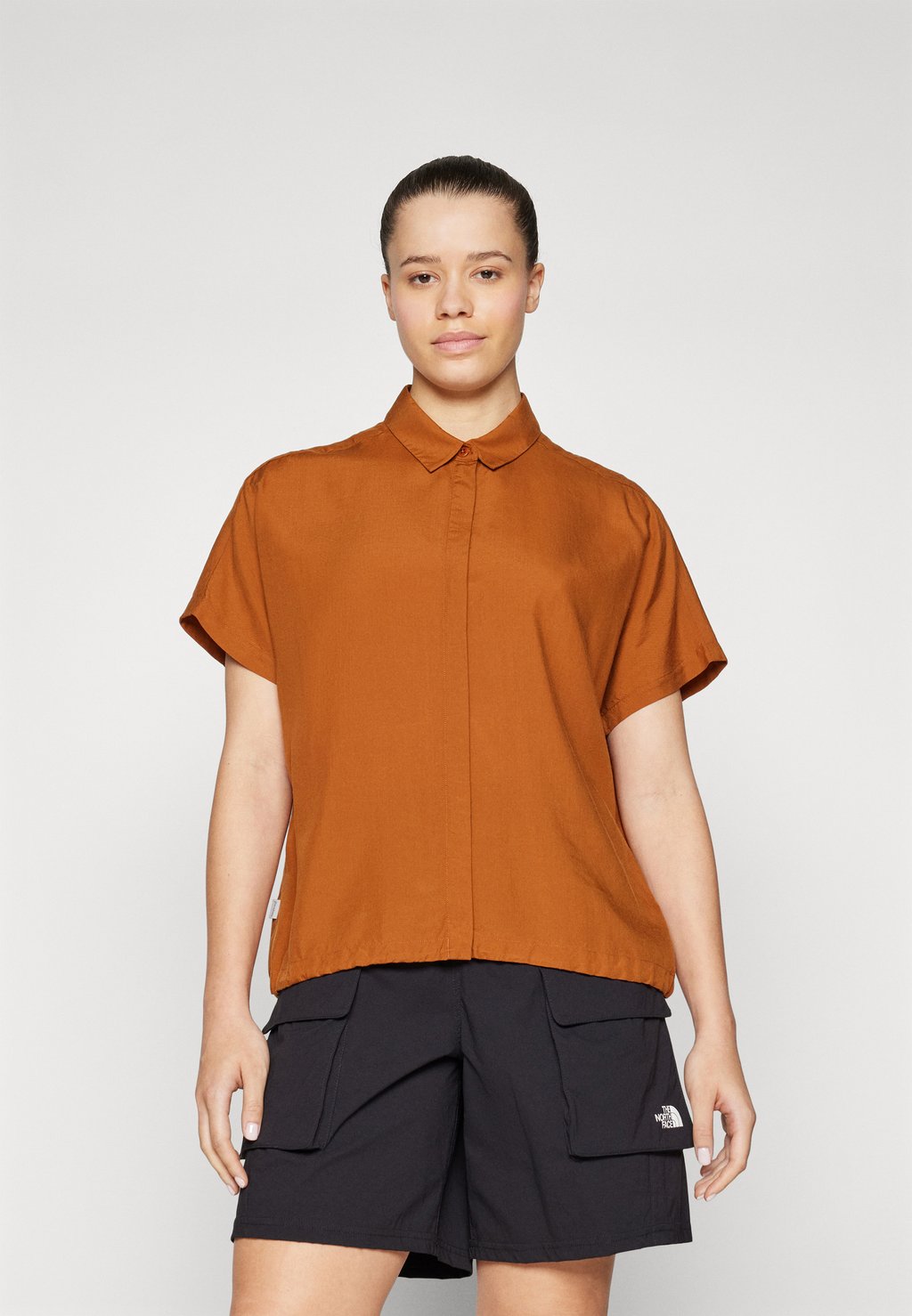 Блузка на пуговицах TREE TOP Houdini, бургундия
Блузка на пуговицах TREE TOP Houdini, бургундия