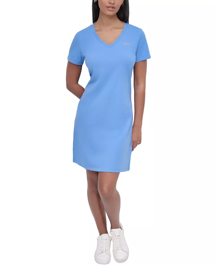 Женское спортивное платье-футболка с V-образным вырезом и логотипом со стразами DKNY, синий
Женское спортивное платье-футболка с V-образным вырезом и логотипом со стразами DKNY, синий